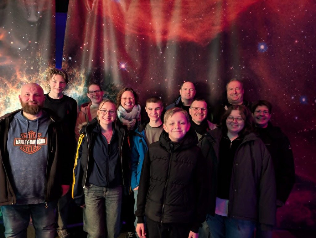 LaserTag Ausflug – Gruppenfoto aller Teilnehmer