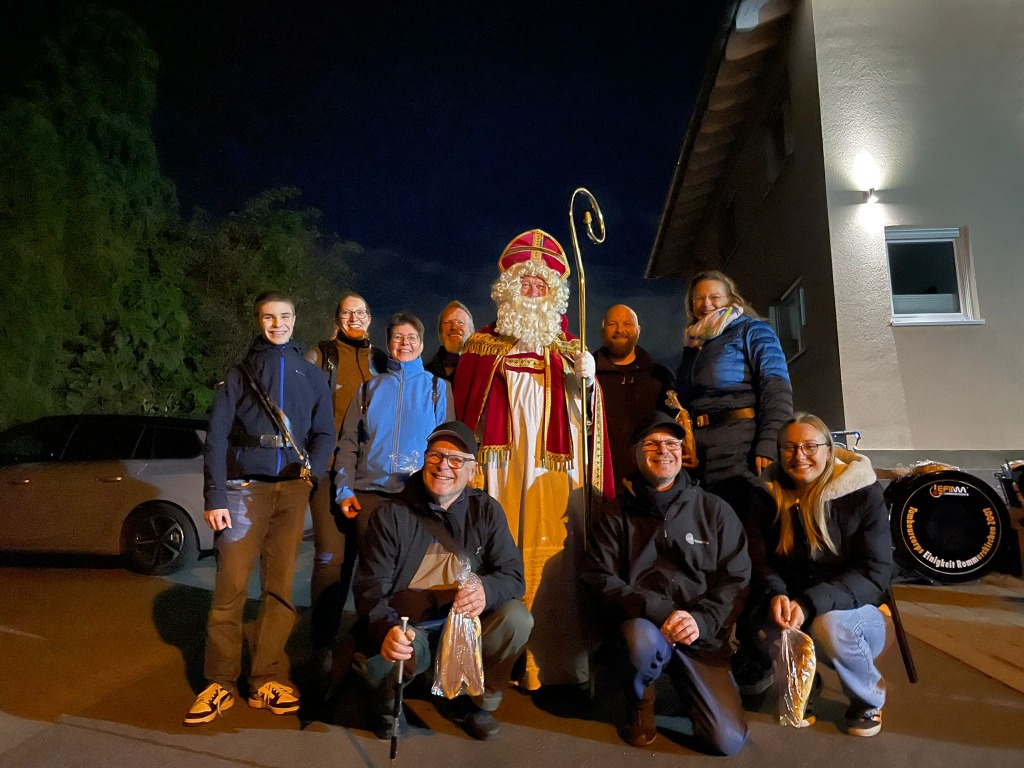 St.-Martins-Zug – Gruppenfoto mit Sankt Martin